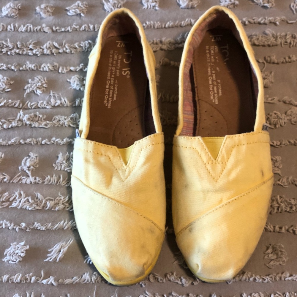 TOMS women’s Yellow Classic Shoes (7)